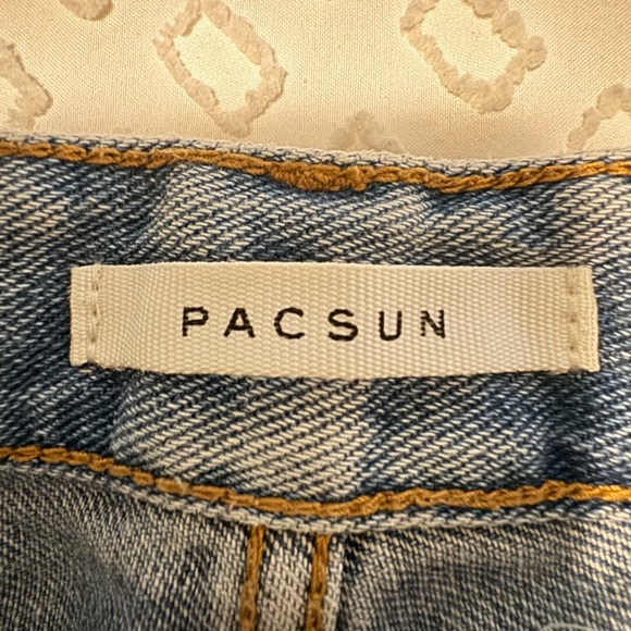 PACSUN Light Indigo Ripped ‘90s Boyfriend Jeans. - Picture 4 of 6